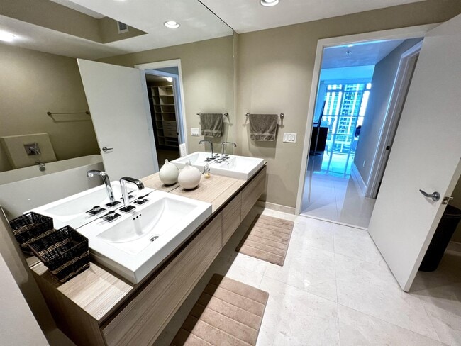 Foto del edificio - 17301 Biscayne Blvd