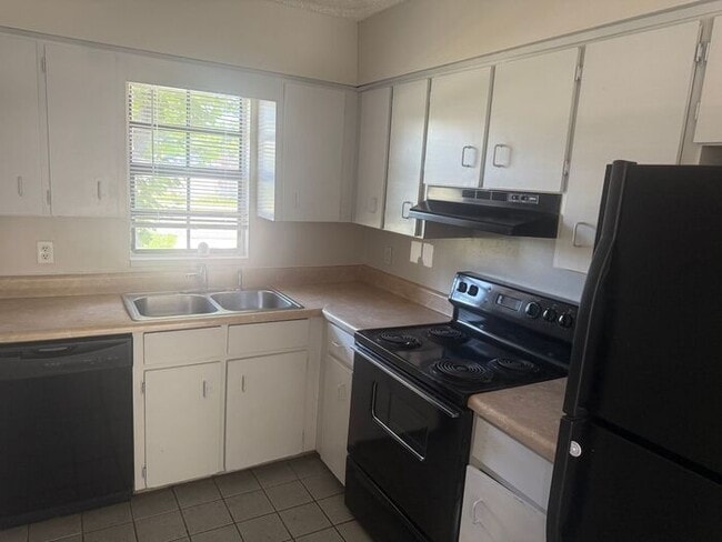 Building Photo - 1/2 Duplex in Apopka