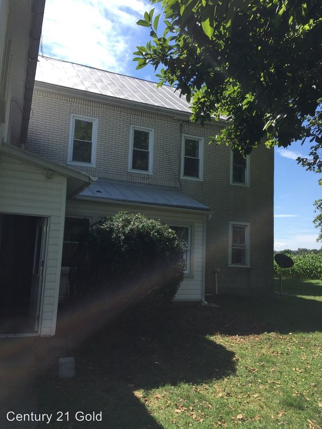 Primary Photo - 3 br, 1.5 bath House - 399 School Rd