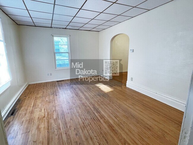 Building Photo - 405 S Minnesota- 3 Bedroom House