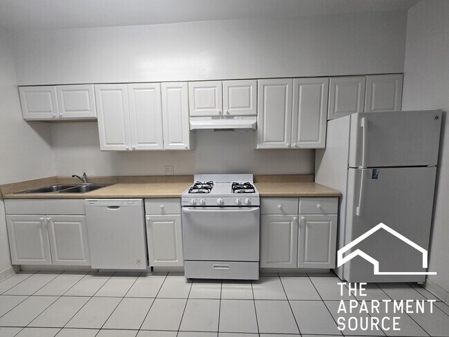 Foto del edificio - 558 Elmwood Ave