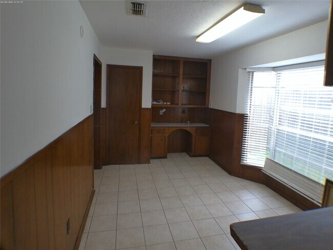 Building Photo - 12511 Shannon Hills Dr