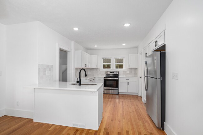Foto del edificio - 817 Valley Ave NW