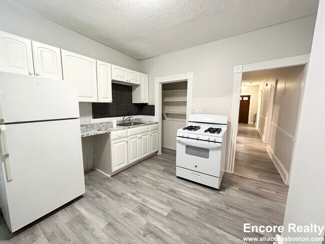 Building Photo - 8-10 Oakland St. Unit 1