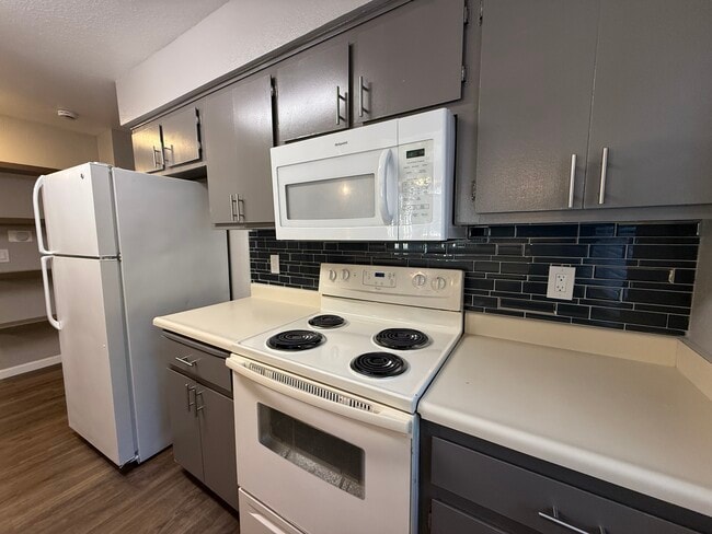 Building Photo - Redwood Cove Apartments
