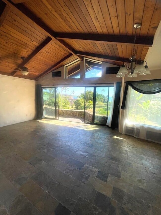 Building Photo - Gorgeous 2 Bedroom / 1 Bath in Waikane