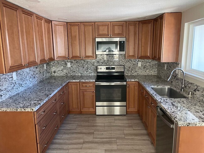 Foto del edificio - Beautifully Updated Condo Close to Santa C...