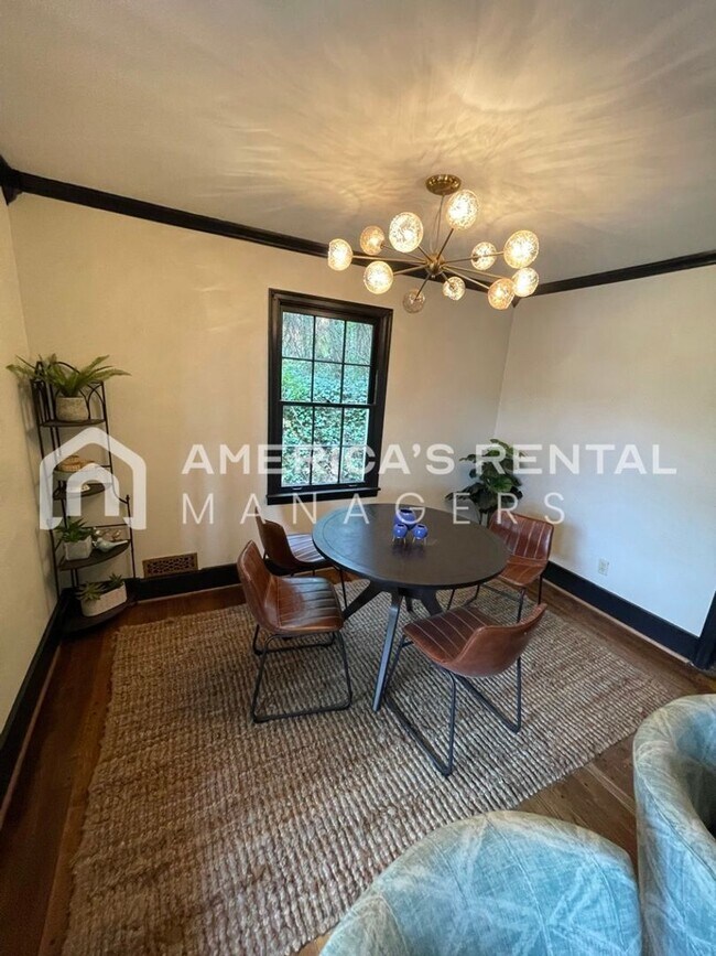 Foto del edificio - MOVE-IN SPECIAL!!! - Home For rent In East Lake!!! - Sign a lease by 3/15 to receive HALF OFF YOU...