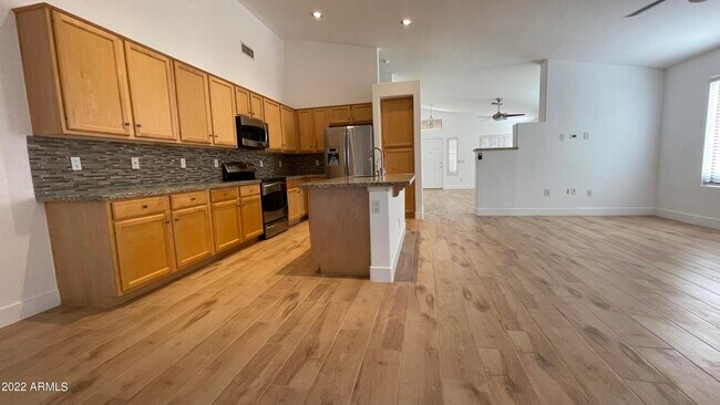 Building Photo - 324 W Oriole Way