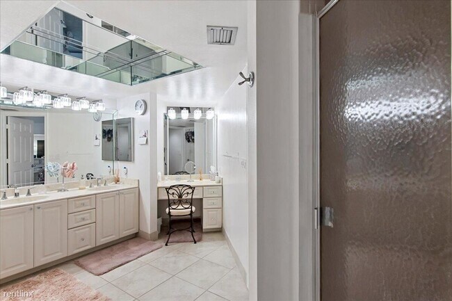 Foto del edificio - 2 br, 2 bath Condo - 800 Jeffery St Apt 205