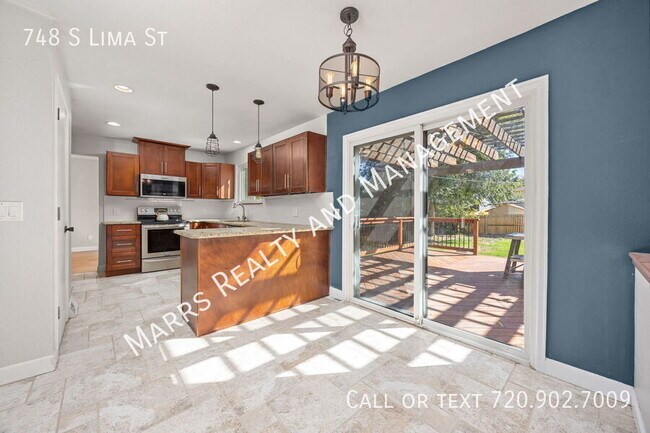 Building Photo - 748 S Lima St