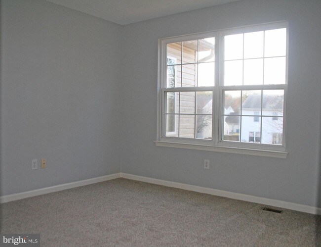 Foto del edificio - 24 Blue Spruce Dr