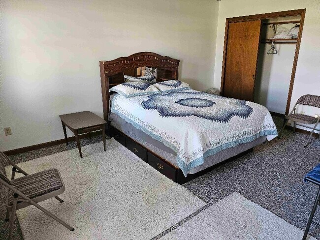 Foto del edificio - 5815 Lakeshore Dr