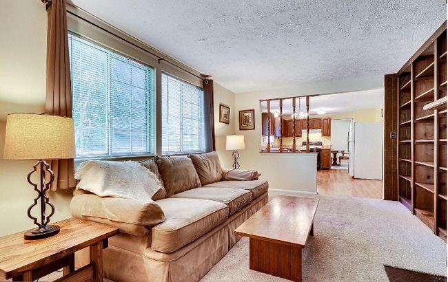 Building Photo - 9417 Mirror Pond Dr