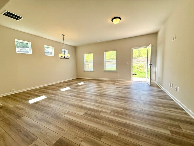 Foto del edificio - New Corner Unit Townhome in Cartersville