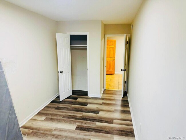 Foto del edificio - 762 E 211th St