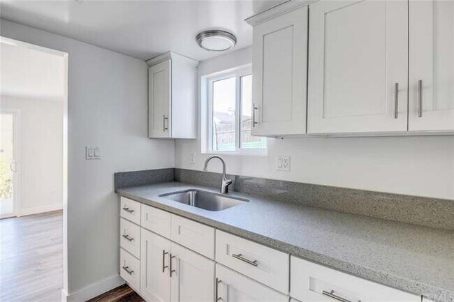 Foto del edificio - 4317 Milburn Dr