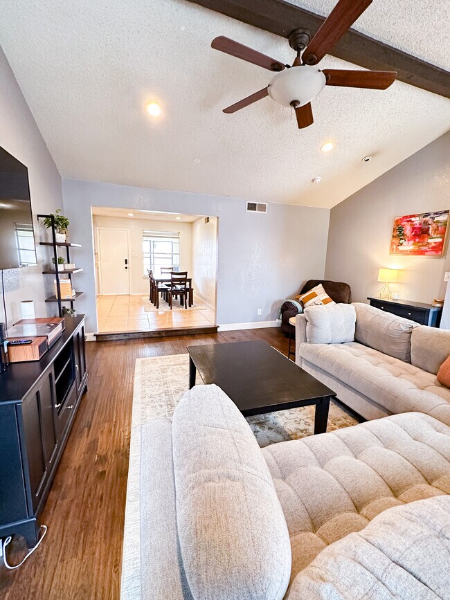 Building Photo - 3707 French Wood Dr