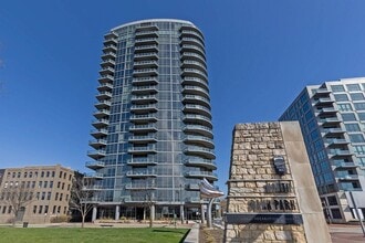Building Photo - 300 W Spring St