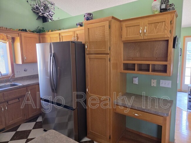 Foto del edificio - 12450 Raven St NW