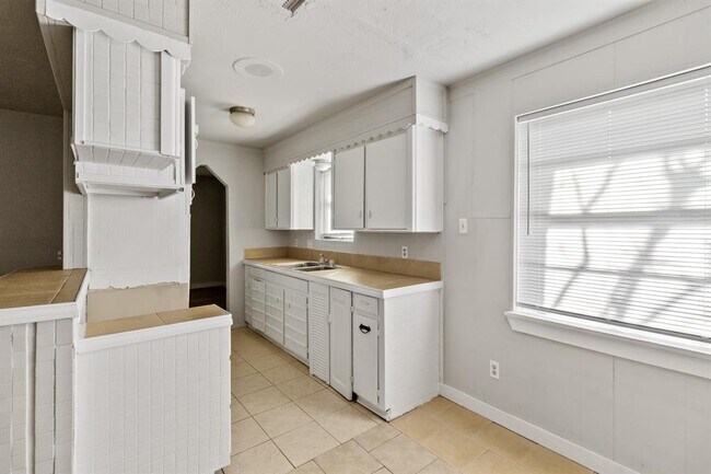 Foto del edificio - 3530 Ripplebrook Dr