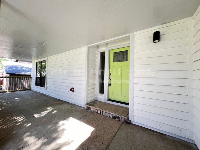 Foto del edificio - 1331 Buttercup Ct