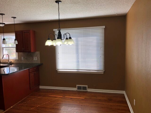 Building Photo - Darling Ranch home in Mission!