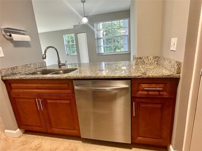 Foto del edificio - 2841 N Oakland Forest Dr