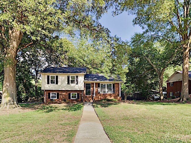 Foto del edificio - 7101 Starlite Pl