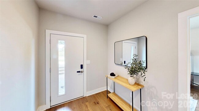 Building Photo - 2115 Isom St