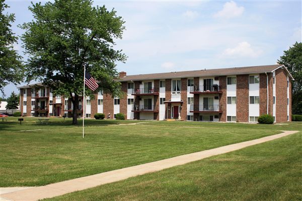 Foto principal - 2 br, 1 bath Apartment - Village Square