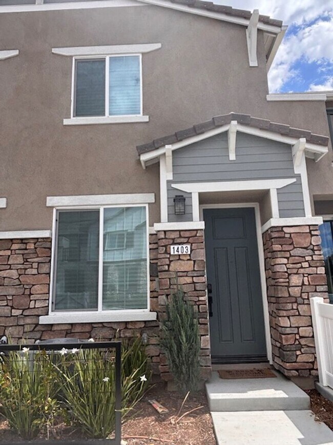 Foto del edificio - Welcome home to this beautiful Murrieta Town Home!