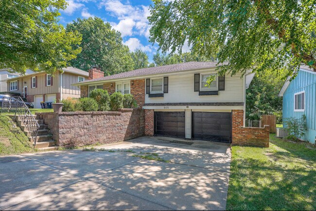 Building Photo - 505 E 90th Terrace