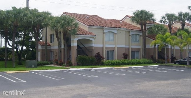 Building Photo - 815 W Boynton Beach Blvd