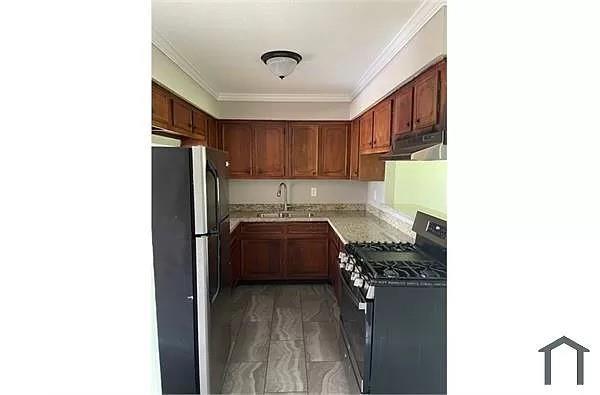 Foto del edificio - 6030 Schroeder Rd