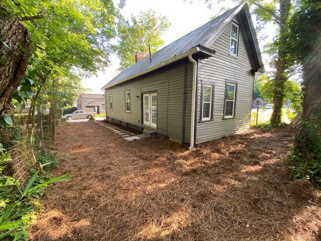 Building Photo - Historic Home with Loft