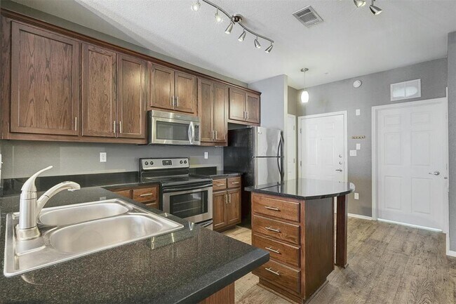 Foto del edificio - 910 W 25th St