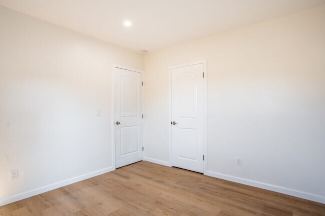 Foto del edificio - Full room in 5-bed/3.0-bath Home