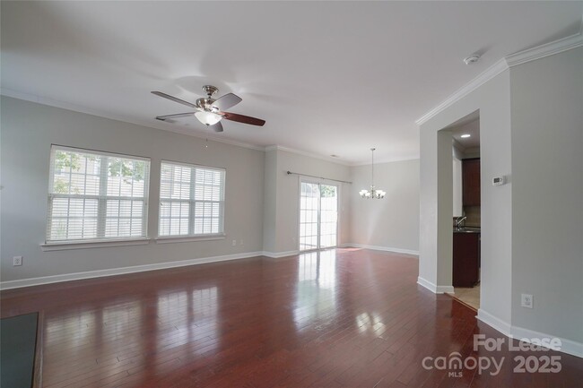 Building Photo - 15418 Jade St