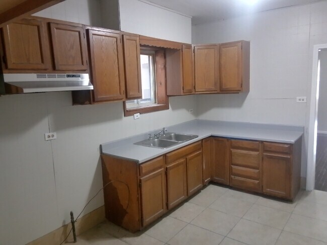 Kitchen - 1635 N Luna Ave