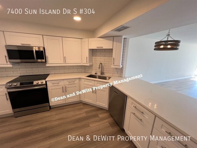 Building Photo - STUNNING 2BR/2BA WATERFRONT CONDO - For Rent