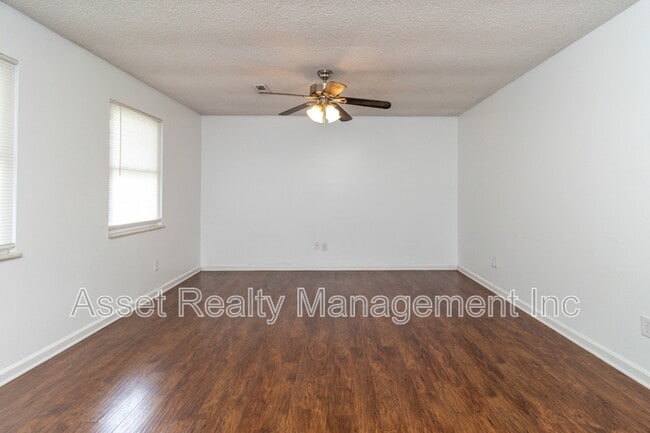Building Photo - 2821 Vicksburg Ln