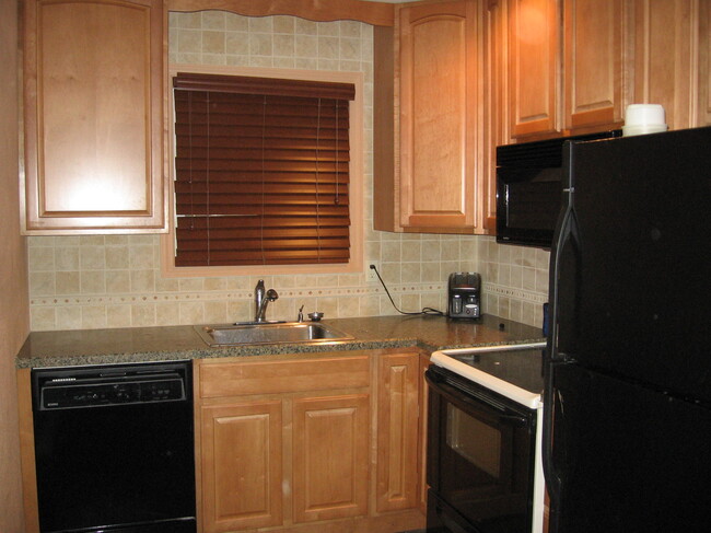 Building Photo - 319 Fox Run Ln