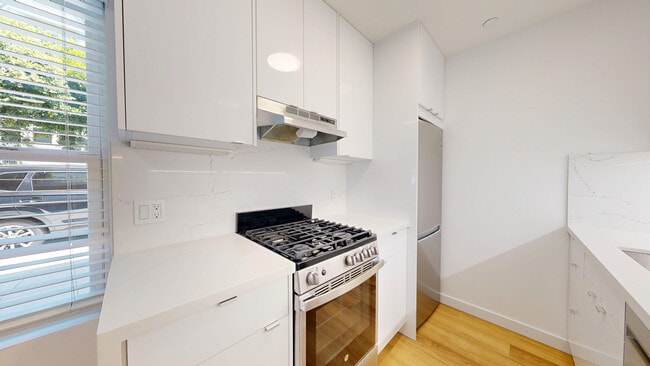 Building Photo - 2425 Buchanan St