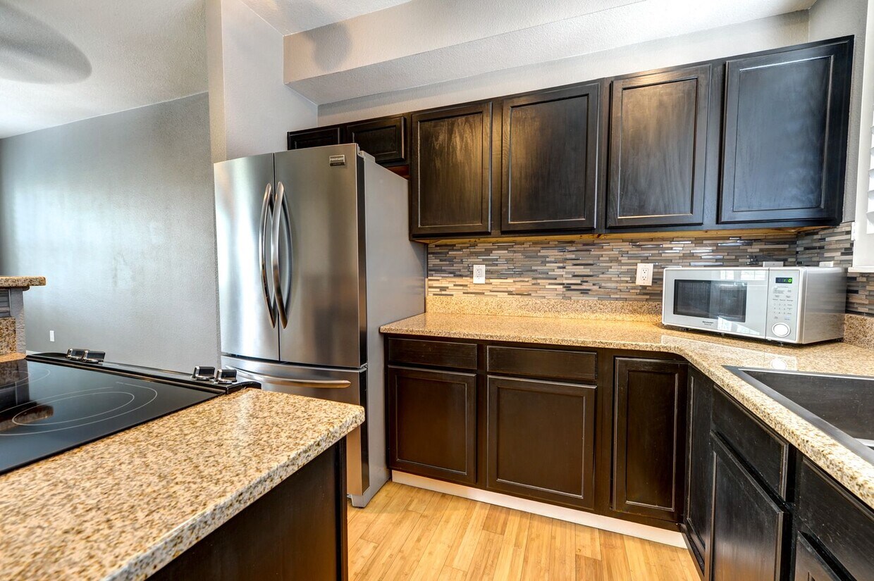 Foto principal - Modern 2-Bedroom Condo in LoHi