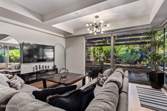 Foto del edificio - 7117 E Rancho Vista Dr