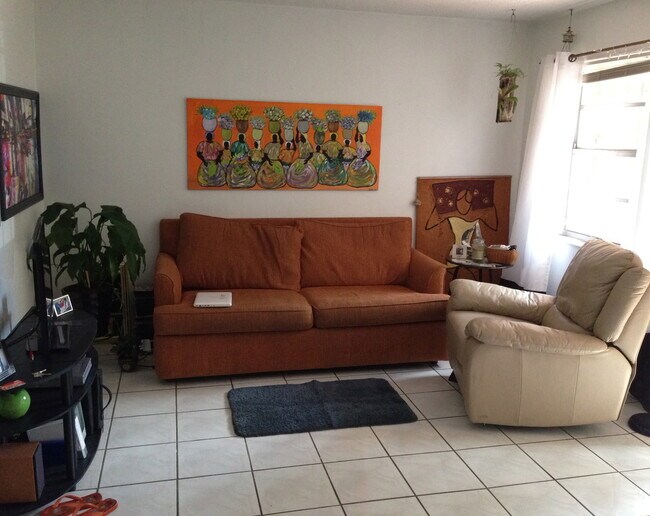 Foto del edificio - 520 NE 38th St