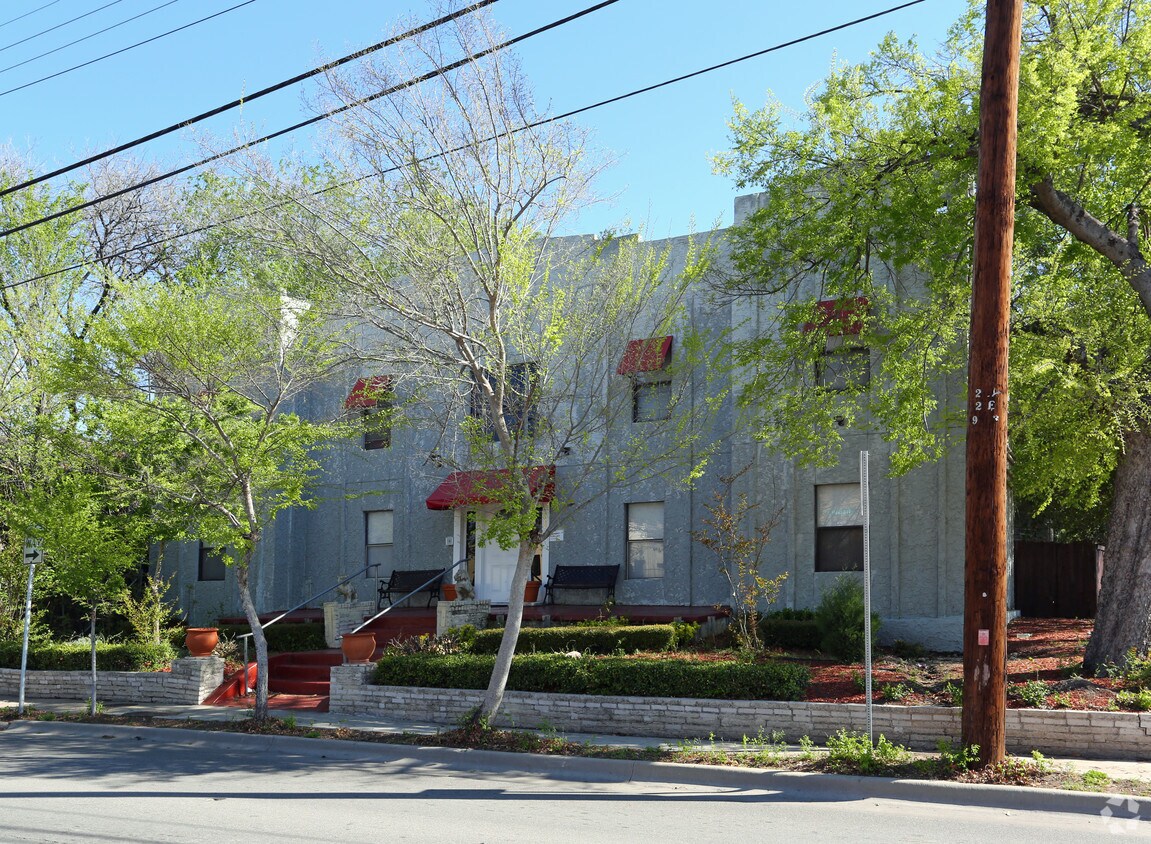 Foto principal - 922 N Haskell Ave