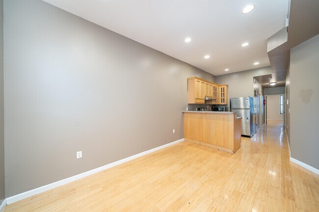 Foto del edificio - 209 Webster Ave