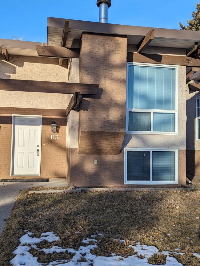 Building Photo - 113 Rundlewood Ln NE